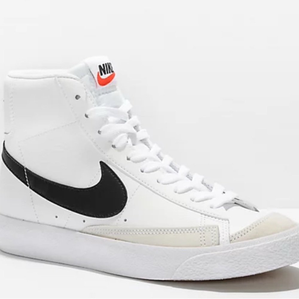 Women’s Nike blazer mid ‘77 size 8